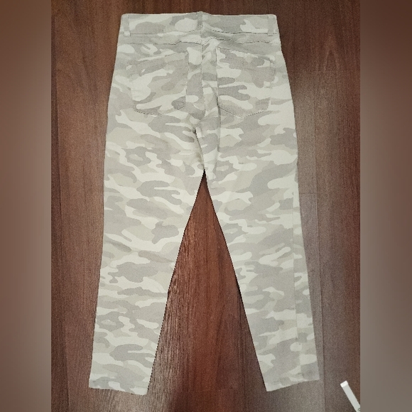 Democracy Tan Camo Mid Rise Ab Technology Skinny Jeans Womens Size 8 EUC - Picture 3 of 11